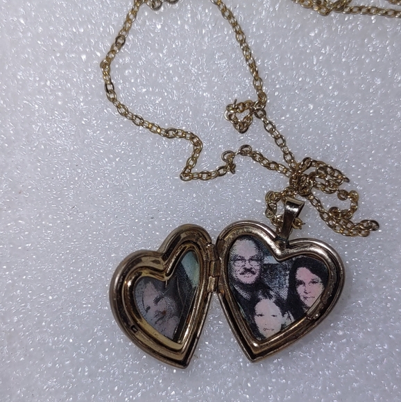 Gold Vintage Locket Photo Pendant w/ Floral Dove Motif - Picture 8 of 13